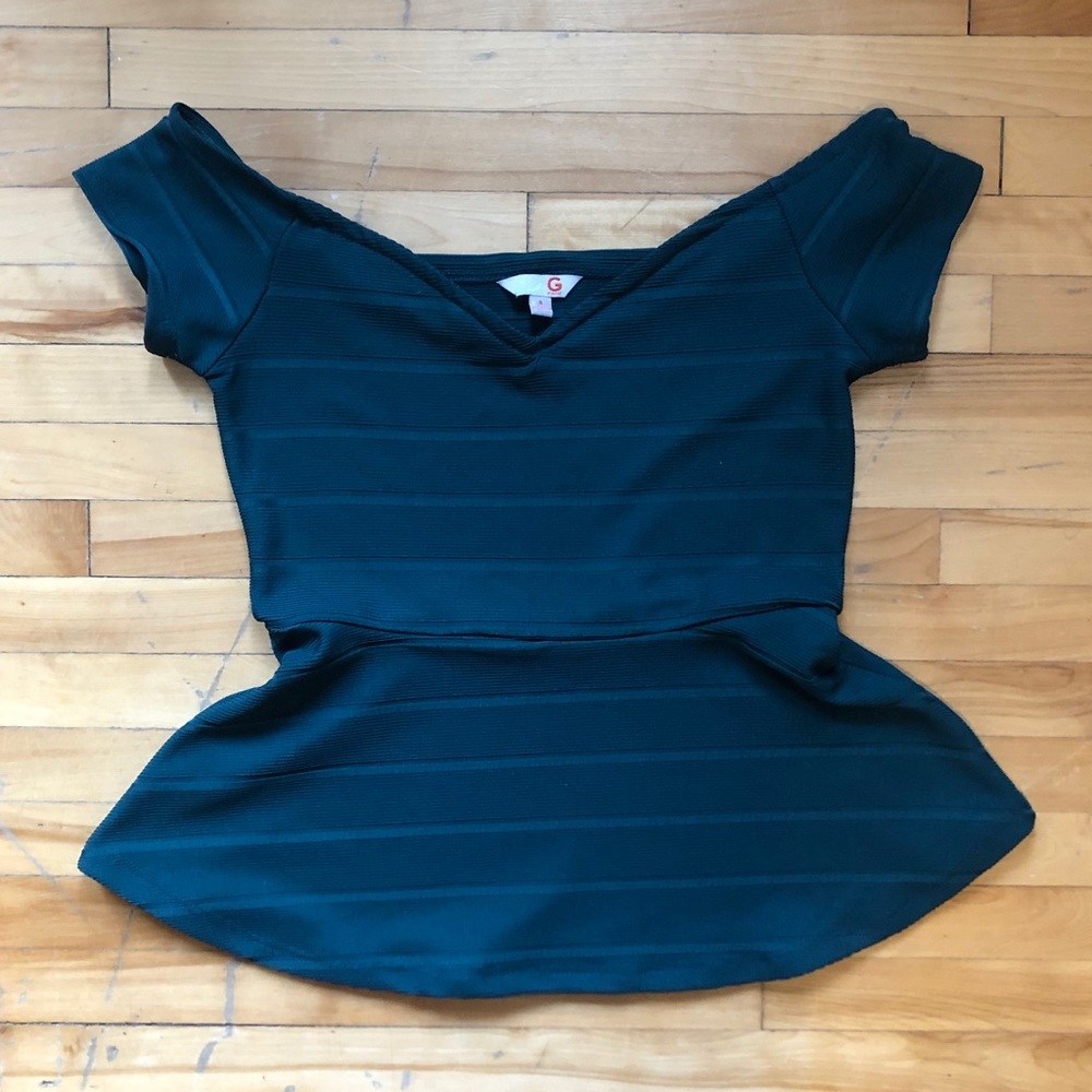 GUESS top! - Picture 2 of 3
